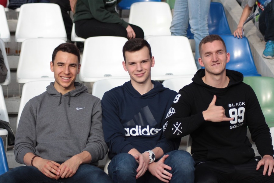 Piłkarski hit sparaliżował miasto. Gwiazdy futbolu na trybunach ZDJĘCIA