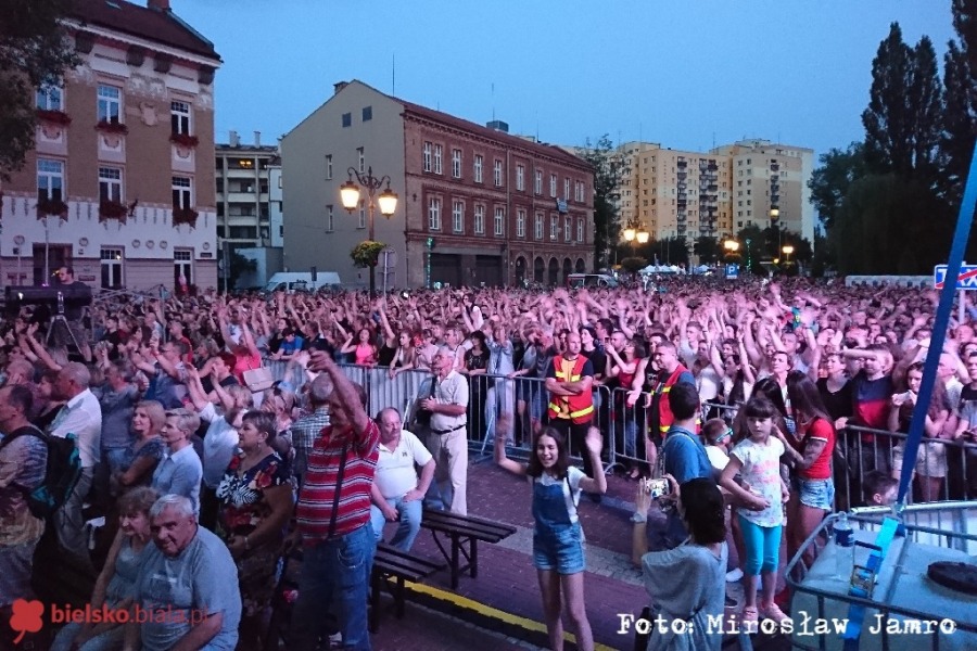 Tłumy na placu Ratuszowym. Shaggy w najlepszej formie - foto