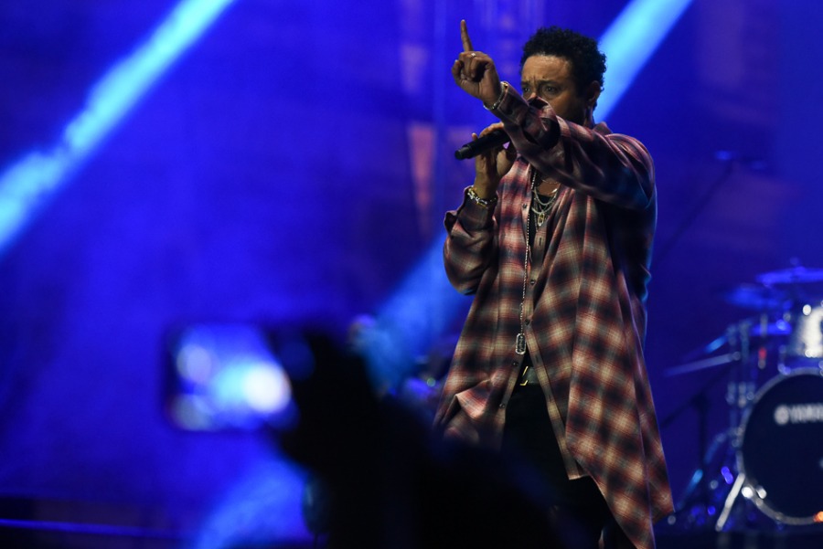 Świetny Shaggy na placu Ratuszowym. Efektowny pokaz laserów ZDJĘCIA