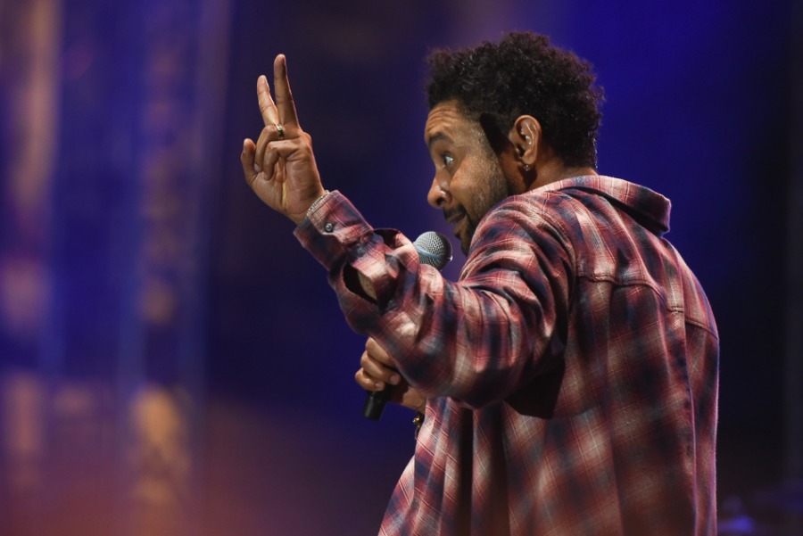 Świetny Shaggy na placu Ratuszowym. Efektowny pokaz laserów ZDJĘCIA
