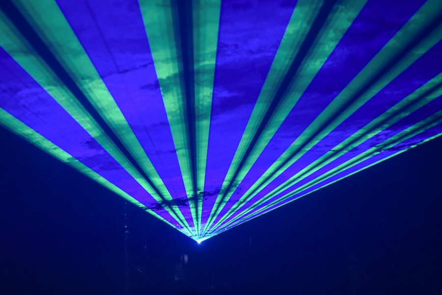 Świetny Shaggy na placu Ratuszowym. Efektowny pokaz laserów ZDJĘCIA