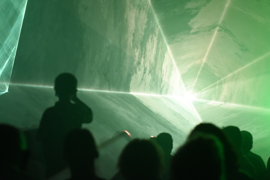 Świetny Shaggy na placu Ratuszowym. Efektowny pokaz laserów ZDJĘCIA