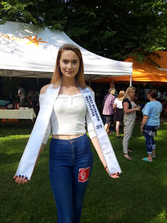 Piknik w Olszówce z piękną nastolatką. Dzieci były zachwycone - foto