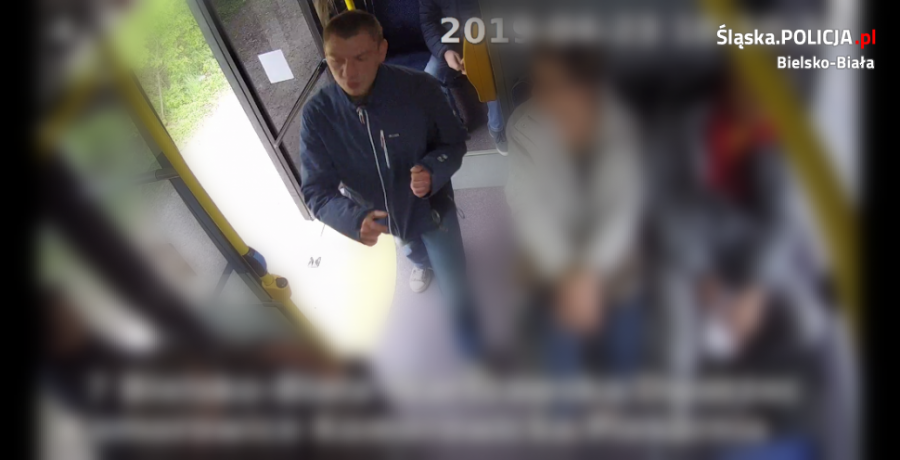 Poszukiwania sprawcy napaści na kierowcę autobusu - zdjęcia z monitoringu