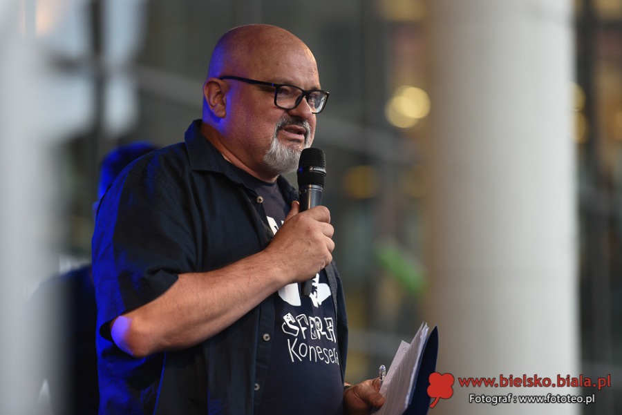 Totalne szaleństwo przed Sferą! Tłumy fanów zachwycone Roksaną Węgiel ZDJĘCIA
