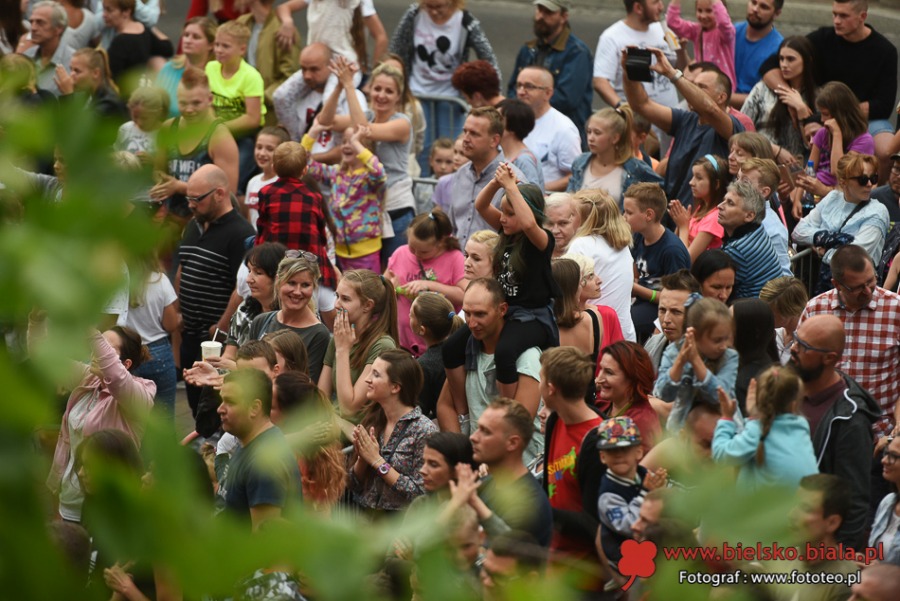 Totalne szaleństwo przed Sferą! Tłumy fanów zachwycone Roksaną Węgiel ZDJĘCIA