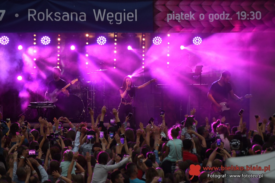 Totalne szaleństwo przed Sferą! Tłumy fanów zachwycone Roksaną Węgiel ZDJĘCIA