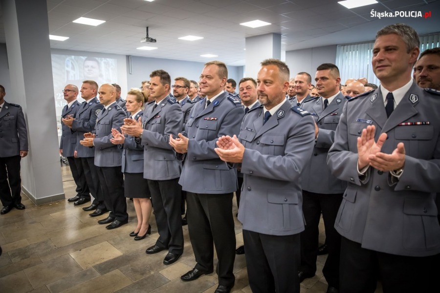Piotr Kucia pożegnał się z mundurem. Czekają na niego w bielskim Ratuszu - foto