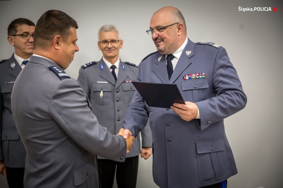 Piotr Kucia pożegnał się z mundurem. Czekają na niego w bielskim Ratuszu - foto