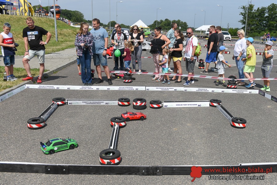 Cuda na czterech kołach. Wielki świat motoryzacji pod Dębowcem ZDJĘCIA