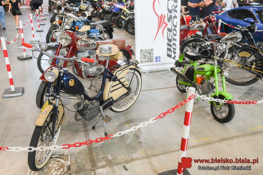 Cuda na czterech kołach. Wielki świat motoryzacji pod Dębowcem ZDJĘCIA