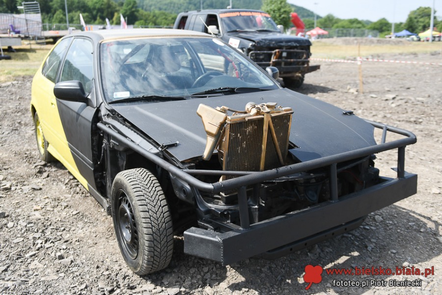 Cuda na czterech kołach. Wielki świat motoryzacji pod Dębowcem ZDJĘCIA