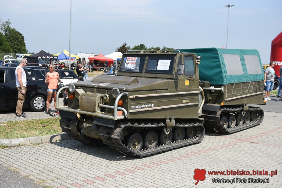 Cuda na czterech kołach. Wielki świat motoryzacji pod Dębowcem ZDJĘCIA