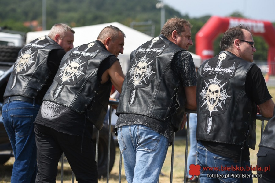 Cuda na czterech kołach. Wielki świat motoryzacji pod Dębowcem ZDJĘCIA