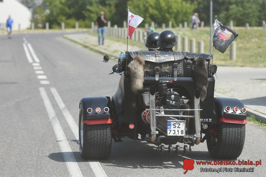 Cuda na czterech kołach. Wielki świat motoryzacji pod Dębowcem ZDJĘCIA