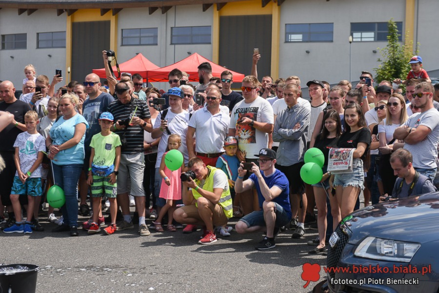 Cuda na czterech kołach. Wielki świat motoryzacji pod Dębowcem ZDJĘCIA