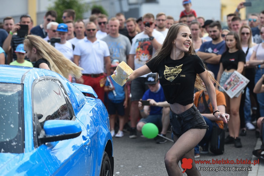 Cuda na czterech kołach. Wielki świat motoryzacji pod Dębowcem ZDJĘCIA