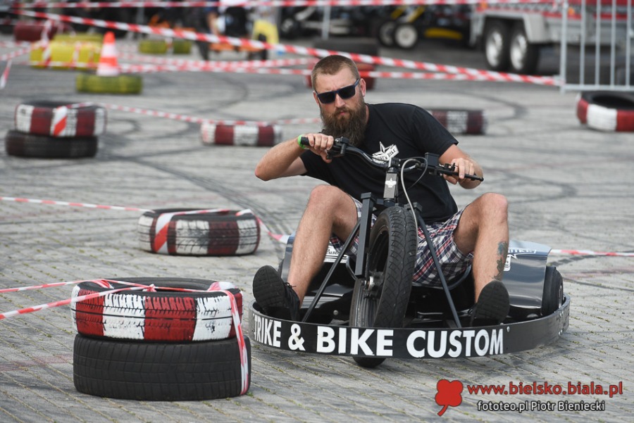 Cuda na czterech kołach. Wielki świat motoryzacji pod Dębowcem ZDJĘCIA