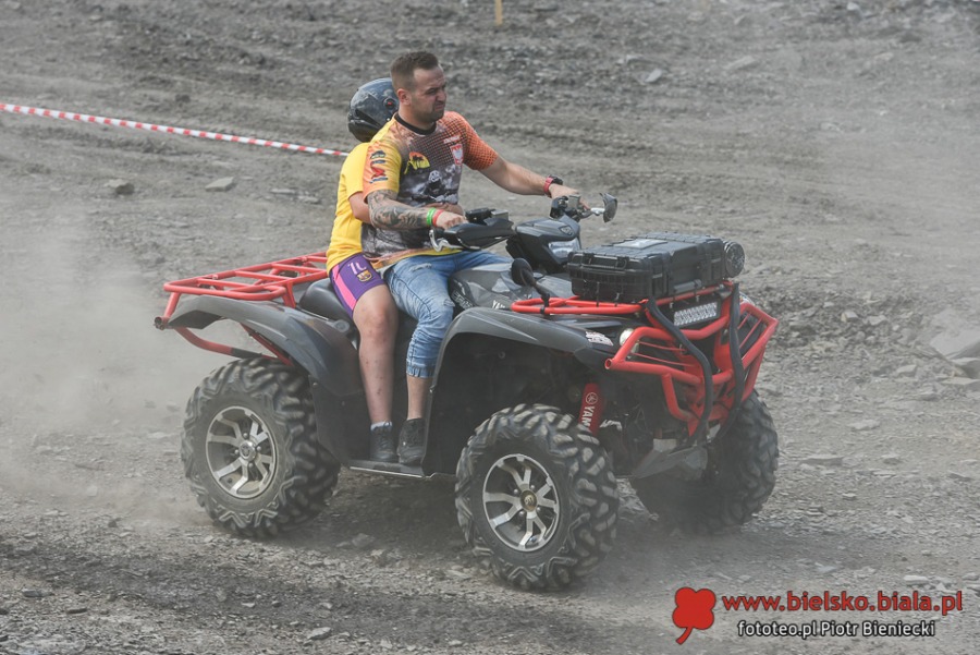 Cuda na czterech kołach. Wielki świat motoryzacji pod Dębowcem ZDJĘCIA