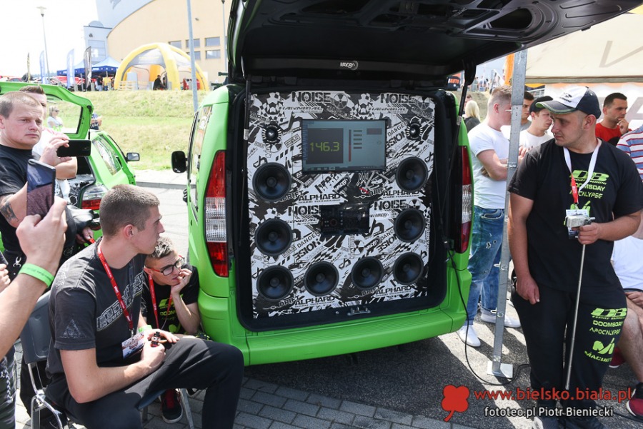 Cuda na czterech kołach. Wielki świat motoryzacji pod Dębowcem ZDJĘCIA