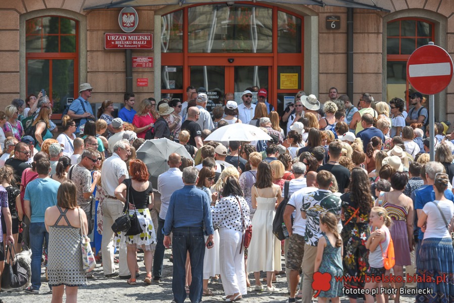 Wielki sukces spaceru po Bielsku-Białej. Takich tłumów dawno tu nie widziano ZDJĘCIA