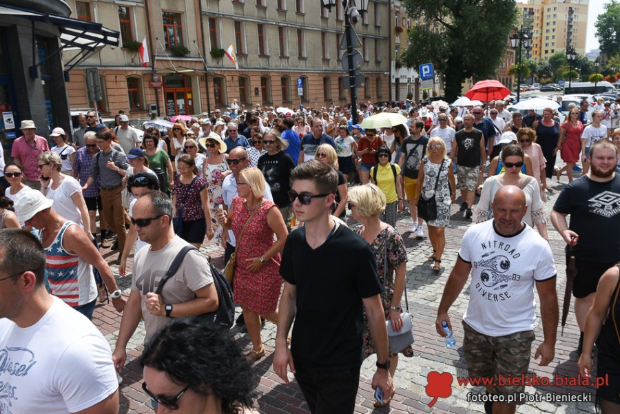Wielki sukces spaceru po Bielsku-Białej. Takich tłumów dawno tu nie widziano ZDJĘCIA