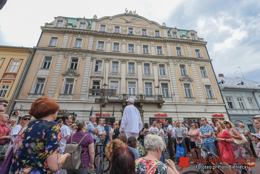 Wielki sukces spaceru po Bielsku-Białej. Takich tłumów dawno tu nie widziano ZDJĘCIA