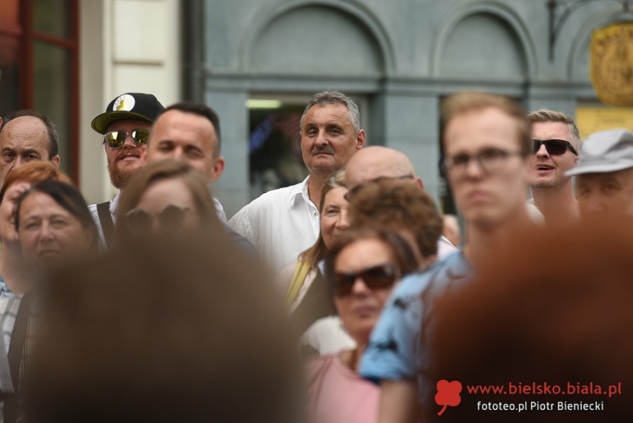 Wielki sukces spaceru po Bielsku-Białej. Takich tłumów dawno tu nie widziano ZDJĘCIA