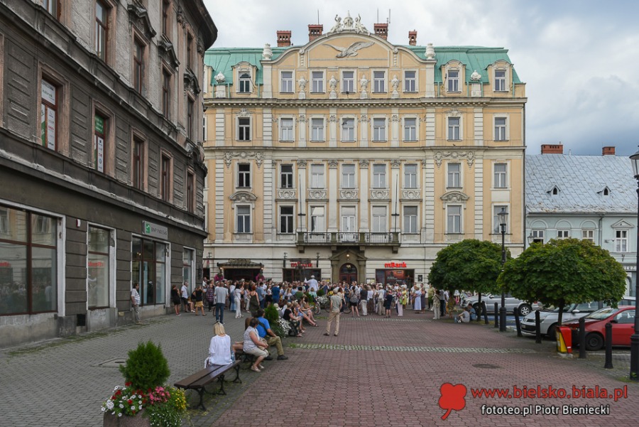 Wielki sukces spaceru po Bielsku-Białej. Takich tłumów dawno tu nie widziano ZDJĘCIA