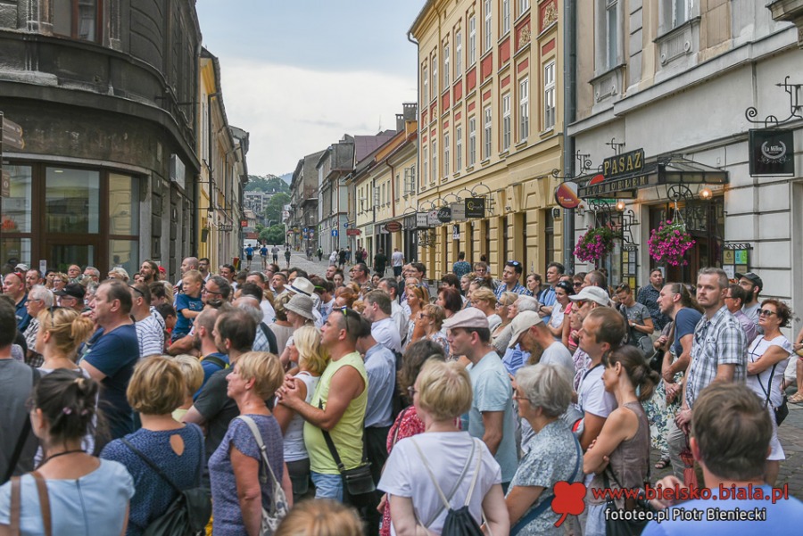 Wielki sukces spaceru po Bielsku-Białej. Takich tłumów dawno tu nie widziano ZDJĘCIA
