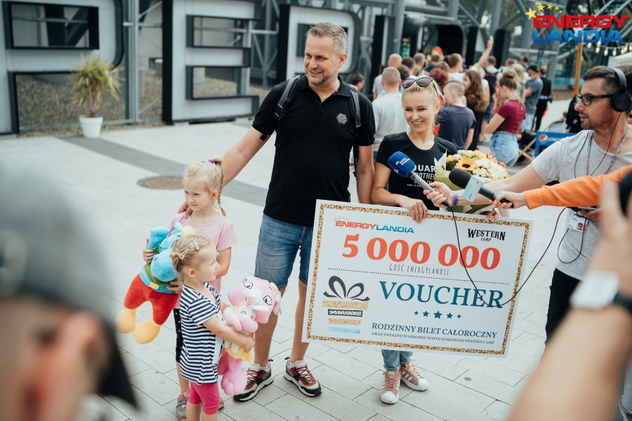 Wyśrubowany rekord w Energylandii. 5-milionowy gość na piąte urodziny! - foto