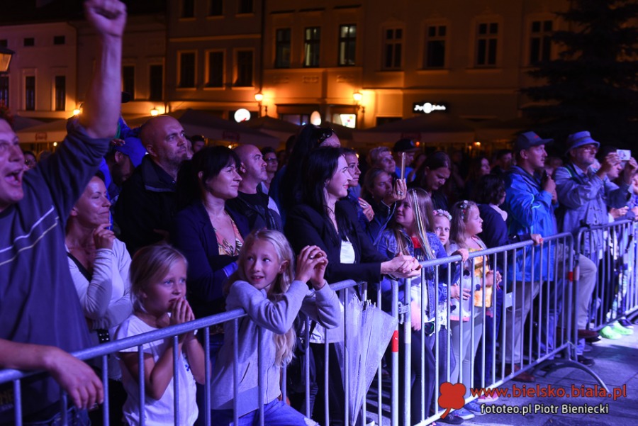 Plejada artystów na Rynku. Zagrali doBBro przeciw nienawiści ZDJĘCIA