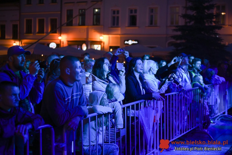 Plejada artystów na Rynku. Zagrali doBBro przeciw nienawiści ZDJĘCIA