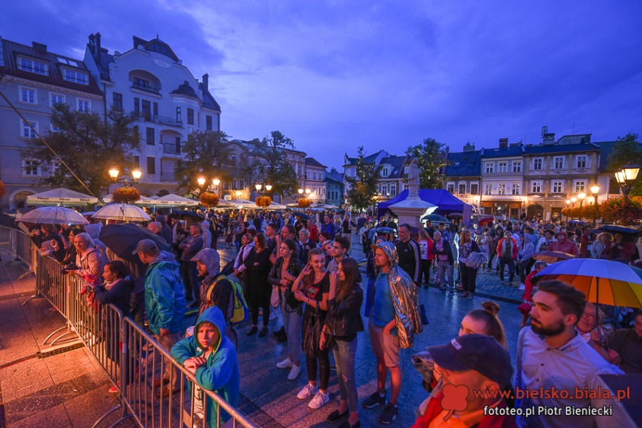 Plejada artystów na Rynku. Zagrali doBBro przeciw nienawiści ZDJĘCIA