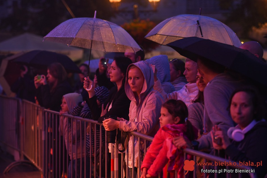 Plejada artystów na Rynku. Zagrali doBBro przeciw nienawiści ZDJĘCIA