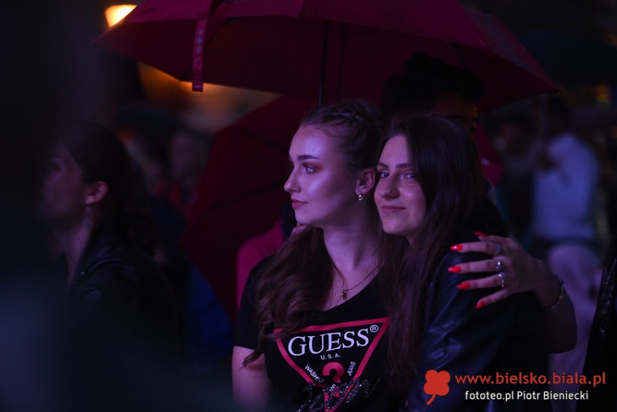 Plejada artystów na Rynku. Zagrali doBBro przeciw nienawiści ZDJĘCIA