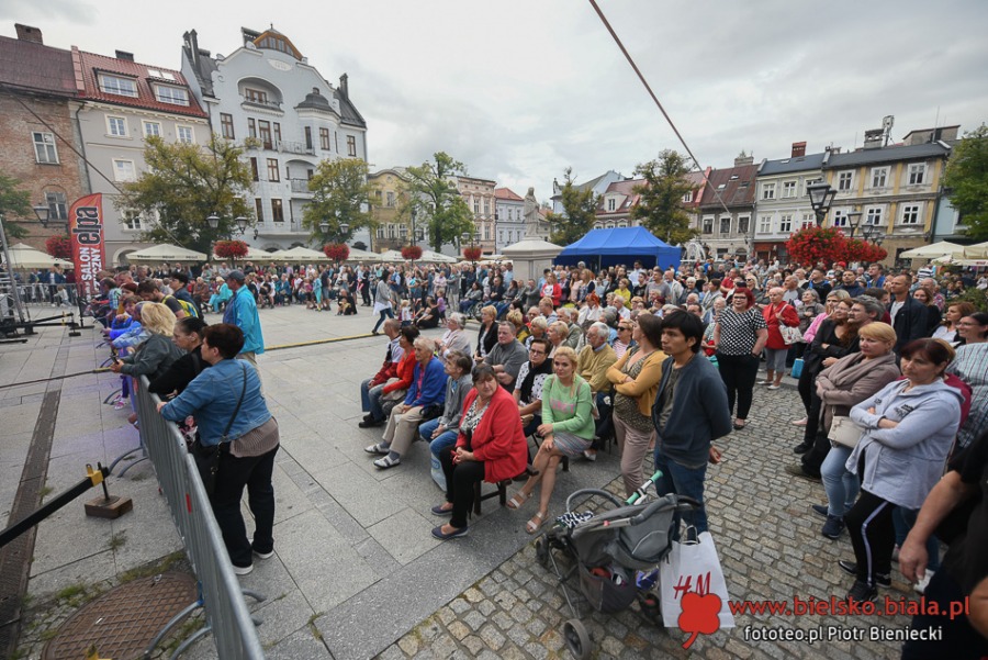 Plejada artystów na Rynku. Zagrali doBBro przeciw nienawiści ZDJĘCIA