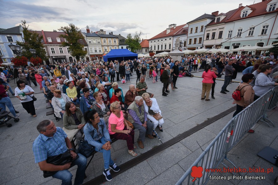Plejada artystów na Rynku. Zagrali doBBro przeciw nienawiści ZDJĘCIA