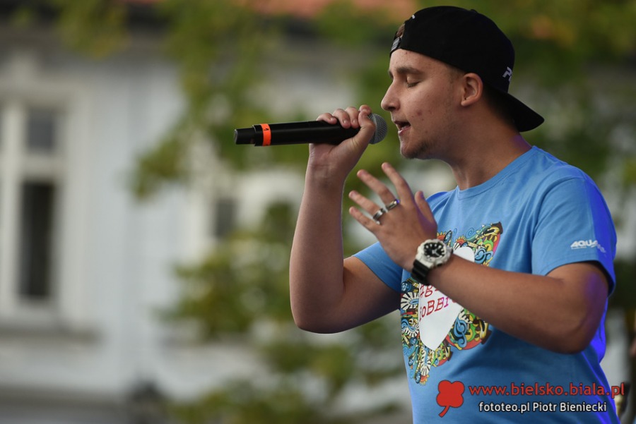 Plejada artystów na Rynku. Zagrali doBBro przeciw nienawiści ZDJĘCIA
