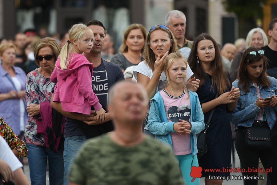 Plejada artystów na Rynku. Zagrali doBBro przeciw nienawiści ZDJĘCIA