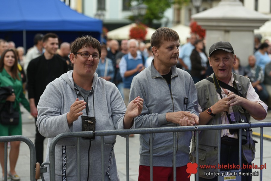 Plejada artystów na Rynku. Zagrali doBBro przeciw nienawiści ZDJĘCIA