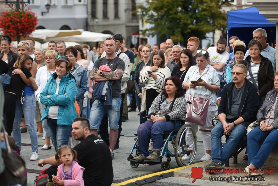 Plejada artystów na Rynku. Zagrali doBBro przeciw nienawiści ZDJĘCIA