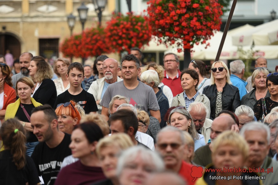 Plejada artystów na Rynku. Zagrali doBBro przeciw nienawiści ZDJĘCIA
