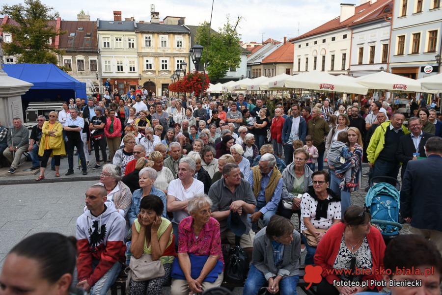 Plejada artystów na Rynku. Zagrali doBBro przeciw nienawiści ZDJĘCIA