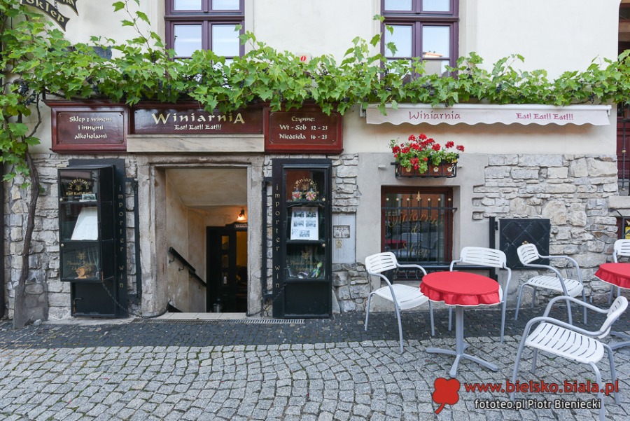 Życie towarzyskie pod parasolami. Czym nas przyciąga Rynek? ZDJĘCIA