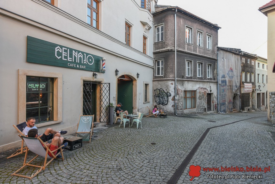 Życie towarzyskie pod parasolami. Czym nas przyciąga Rynek? ZDJĘCIA