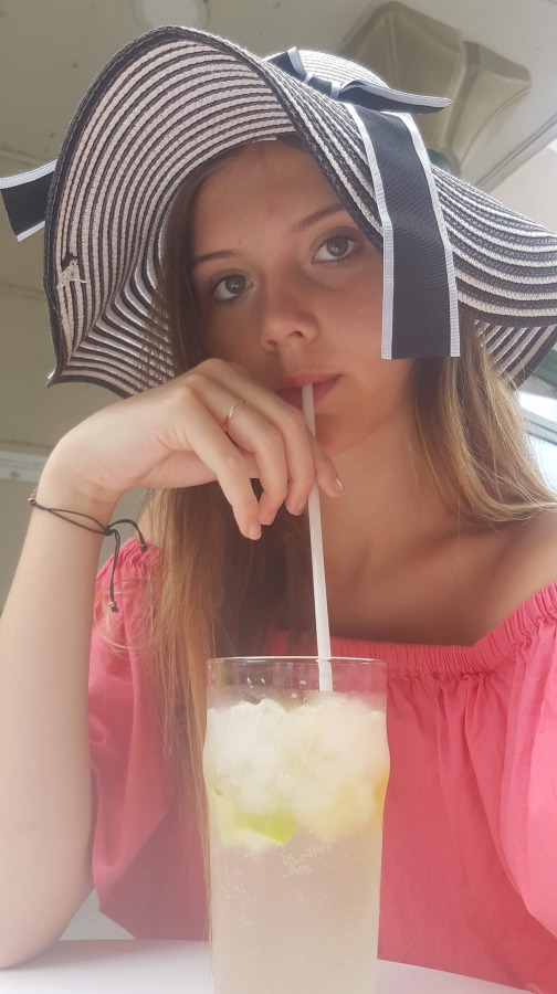 Pracowite wakacje pięknej nastolatki. Miss z tytułem w kickboxingu - foto