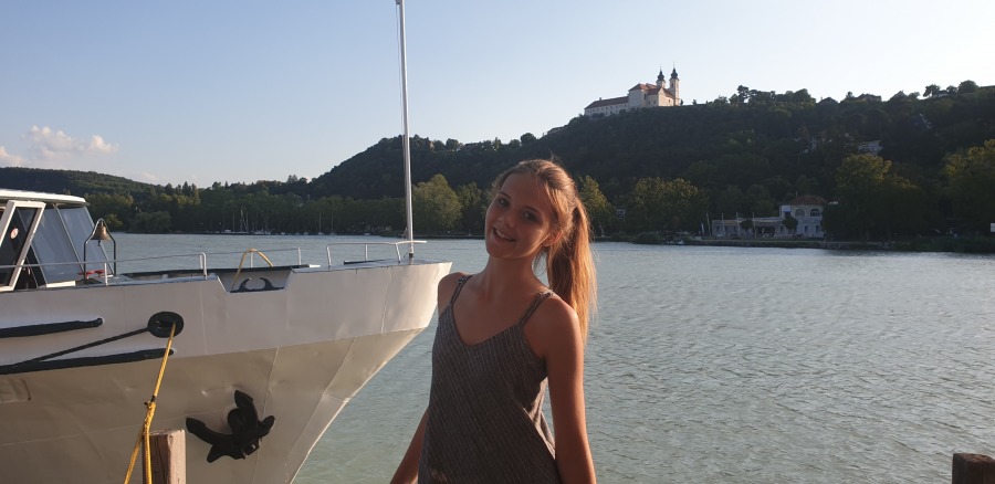 Pracowite wakacje pięknej nastolatki. Miss z tytułem w kickboxingu - foto