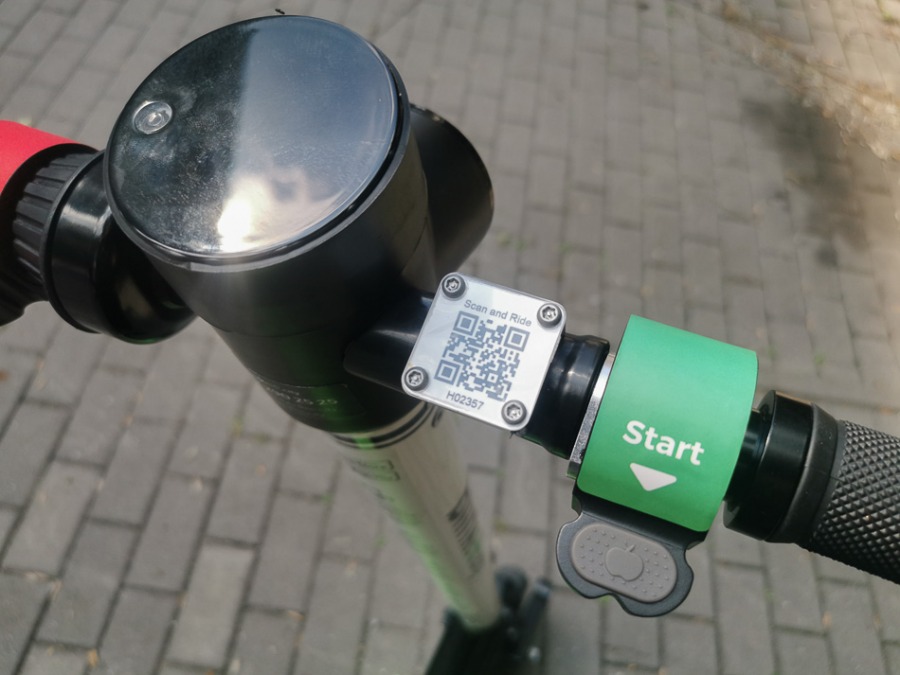 Nowy sposób na korki w mieście. Hulajnogą elektryczną po chodniku