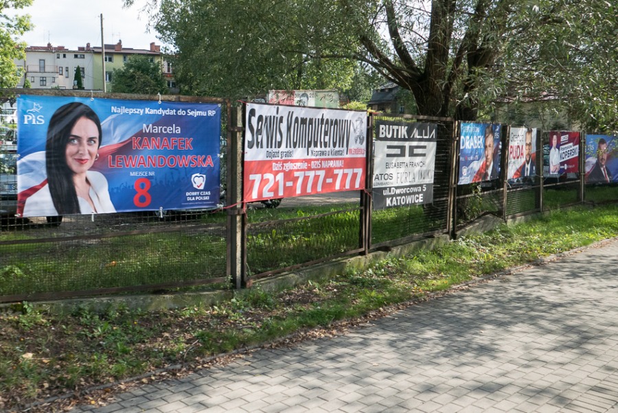 Nudna kampania wyborcza. Plakatowa wojna na płotach ZDJĘCIA